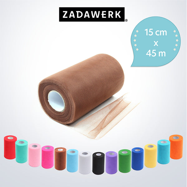 Liegende Tüllrolle braun von ZADAWERK, etwas abgerollt, um die Materialbeschaffenheit zu zeigen, Breite und Länge der Stoffbahn (15 cm x 45 m) und eine Übersicht aller erhältlichen Farben.
